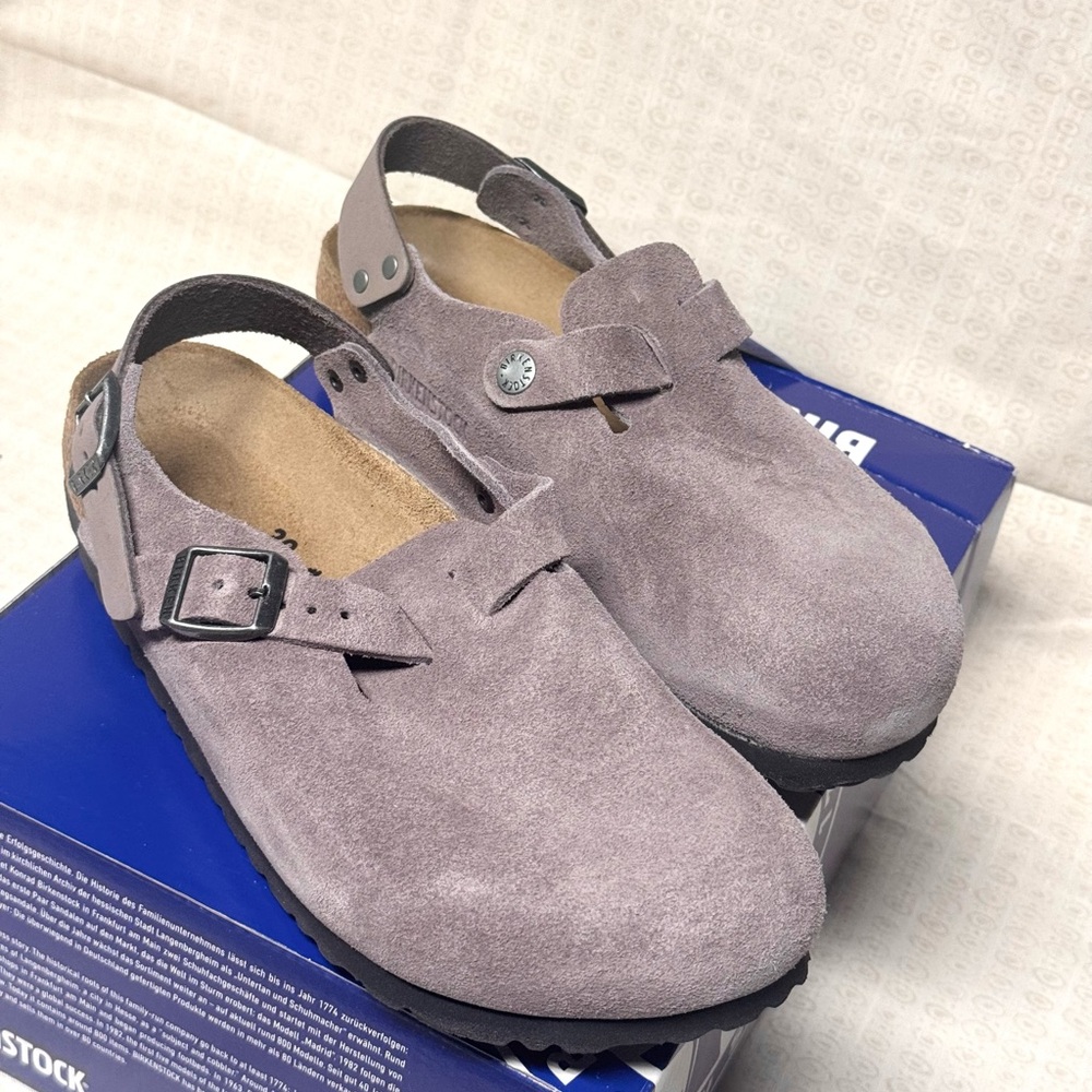 New with Box Birkenstock Faded Purple Suede Clogs with Metal Buckle